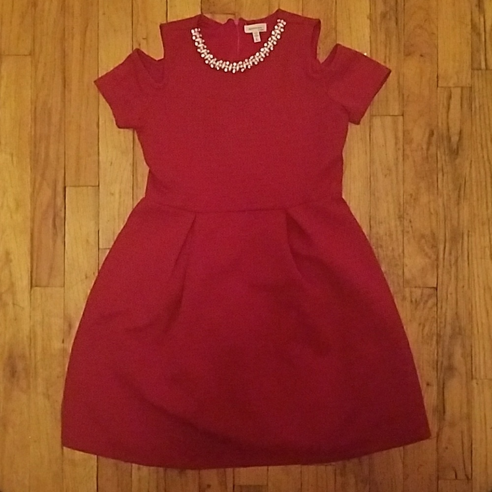 Red short sleeved dress with pearl and diamond